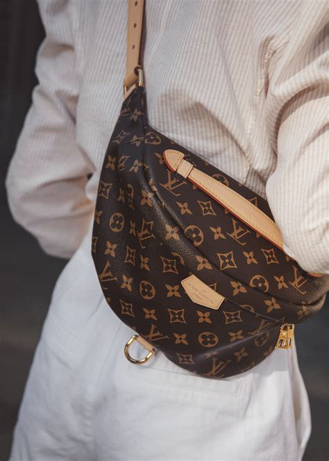 how to wear louis vuitton purse pouch|Louis Vuitton pouch wristlet.